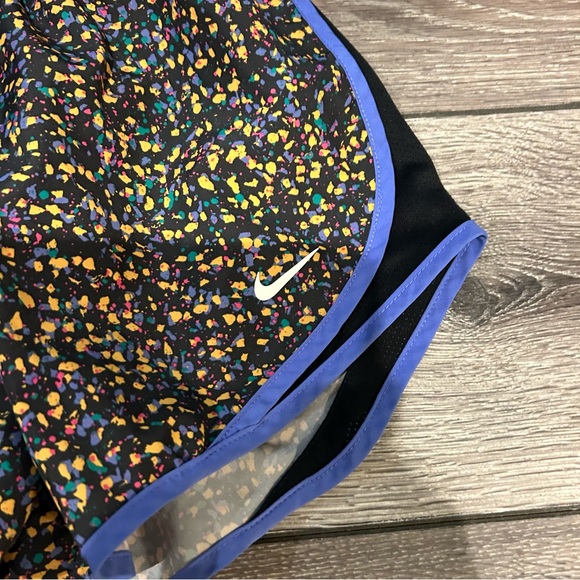 Women’s Nike Running Shorts Size Small with built in briefs - Picture 2 of 4